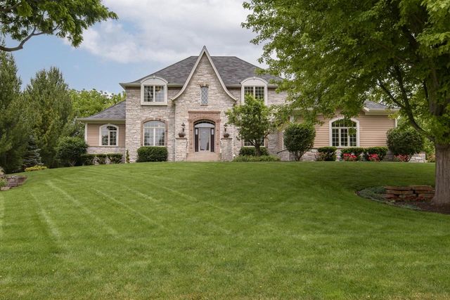 S76W26010 Prairieside DRIVE, Waukesha, WI 53189