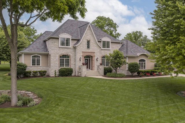 S76W26010 Prairieside DRIVE, Waukesha, WI 53189