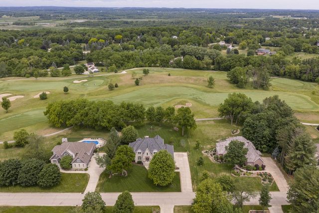 S76W26010 Prairieside DRIVE, Waukesha, WI 53189