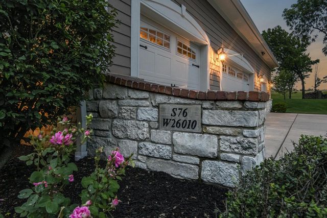 S76W26010 Prairieside DRIVE, Waukesha, WI 53189
