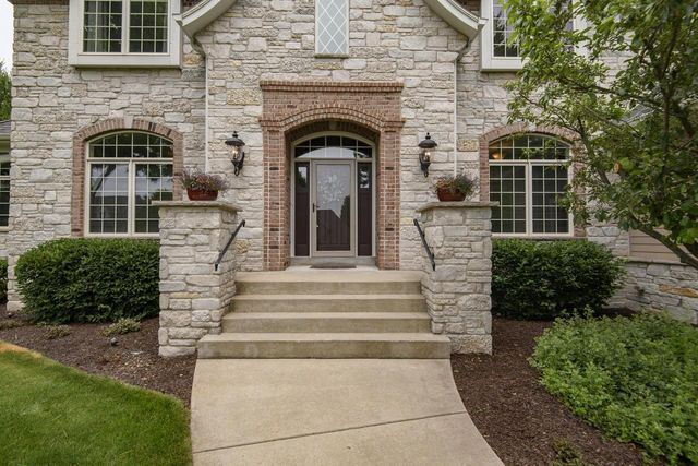 S76W26010 Prairieside DRIVE, Waukesha, WI 53189