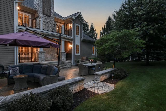 S76W26010 Prairieside DRIVE, Waukesha, WI 53189