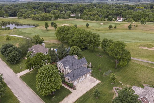 S76W26010 Prairieside DRIVE, Waukesha, WI 53189