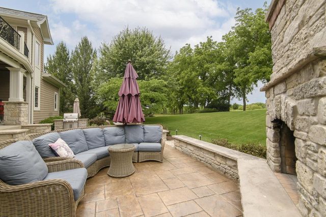 S76W26010 Prairieside DRIVE, Waukesha, WI 53189