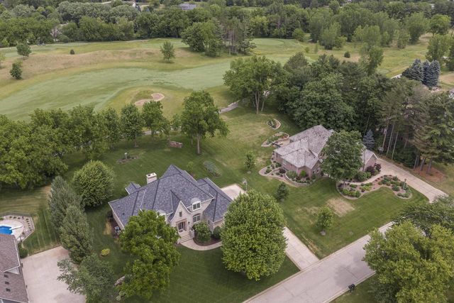 S76W26010 Prairieside DRIVE, Waukesha, WI 53189