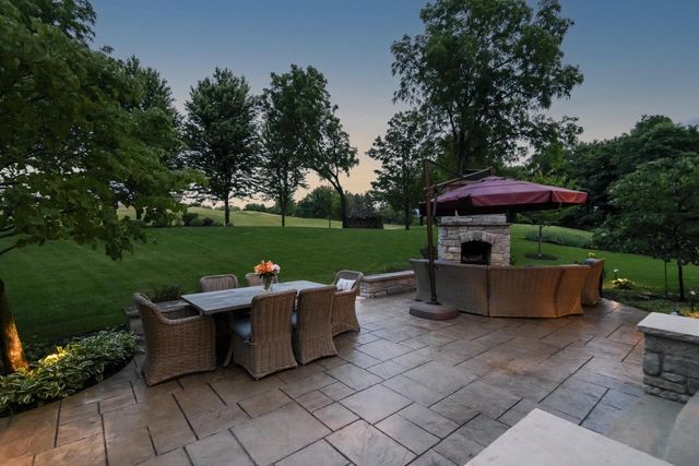 S76W26010 Prairieside DRIVE, Waukesha, WI 53189