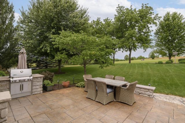 S76W26010 Prairieside DRIVE, Waukesha, WI 53189