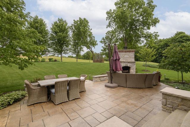 S76W26010 Prairieside DRIVE, Waukesha, WI 53189