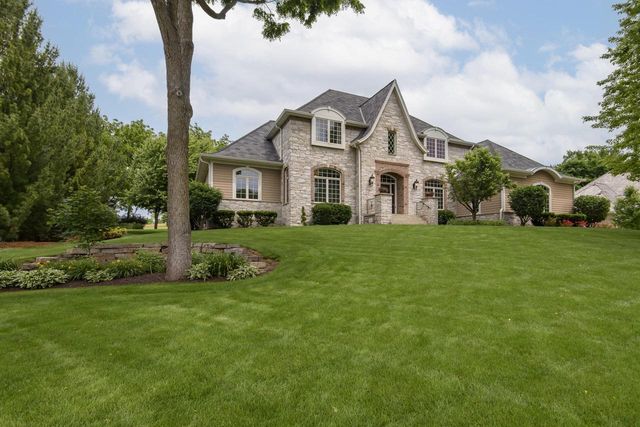 S76W26010 Prairieside DRIVE, Waukesha, WI 53189