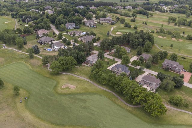 S76W26010 Prairieside DRIVE, Waukesha, WI 53189