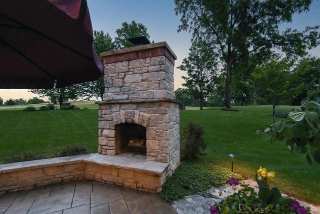 S76W26010 Prairieside DRIVE, Waukesha, WI 53189