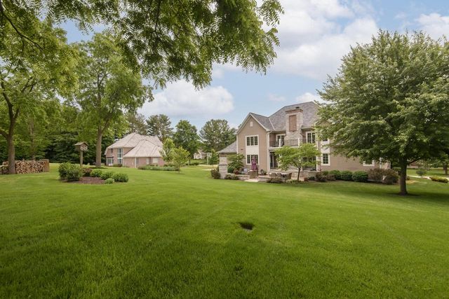 S76W26010 Prairieside DRIVE, Waukesha, WI 53189