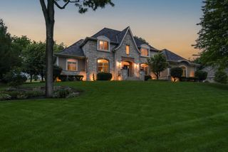 S76W26010 Prairieside DRIVE, Waukesha, WI 53189