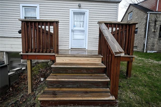 901 Gary Ave, Clairton, PA 15025