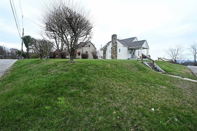 901 Gary Ave, Clairton, PA 15025