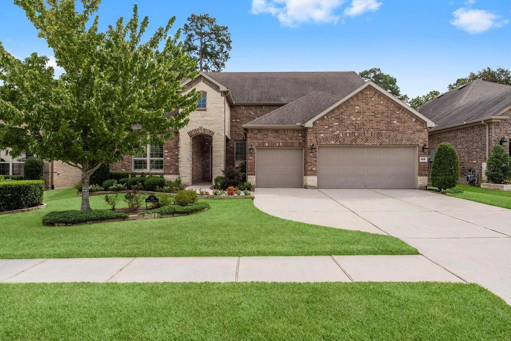 129 Highland Drive, The Woodlands, TX 77382