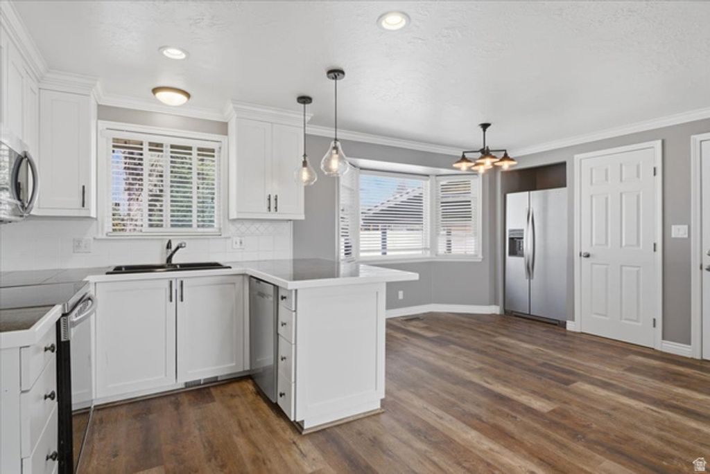 Image 11 of property listing at 639 E CALNETTE DR, Sandy, UT 84070