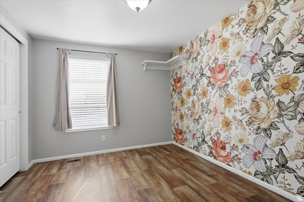 Image 16 of property listing at 639 E CALNETTE DR, Sandy, UT 84070