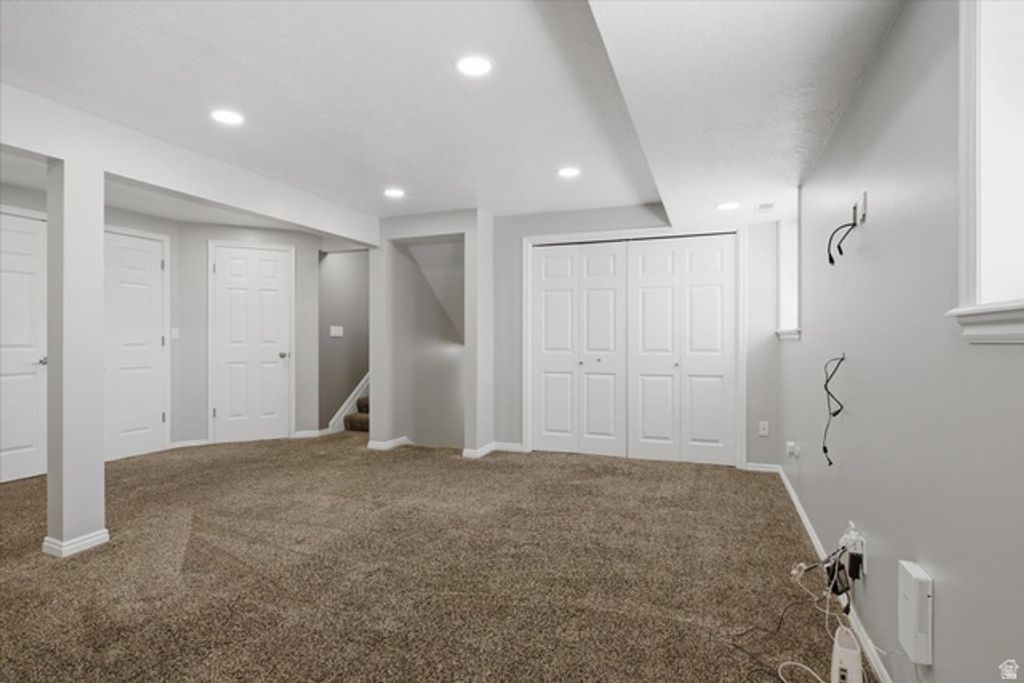 Image 19 of property listing at 639 E CALNETTE DR, Sandy, UT 84070