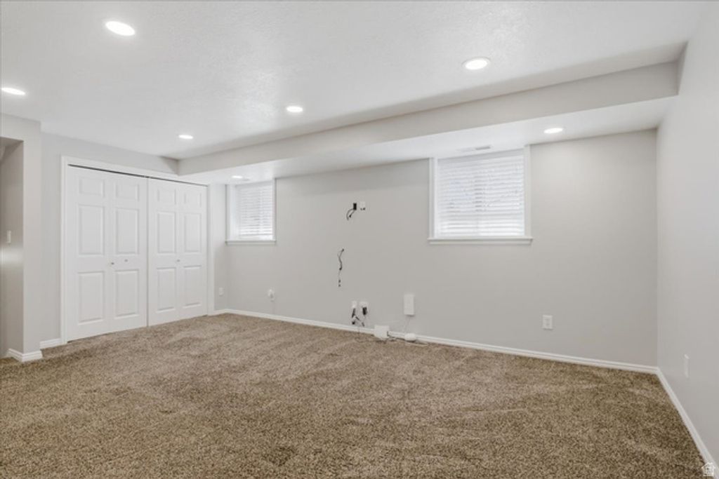 Image 20 of property listing at 639 E CALNETTE DR, Sandy, UT 84070