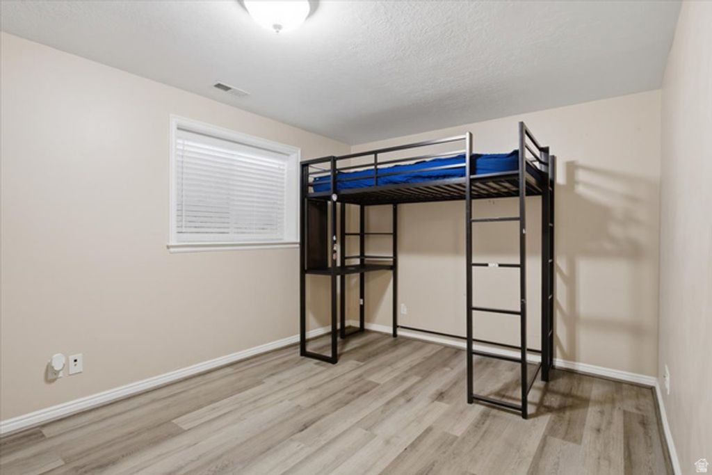 Image 24 of property listing at 639 E CALNETTE DR, Sandy, UT 84070