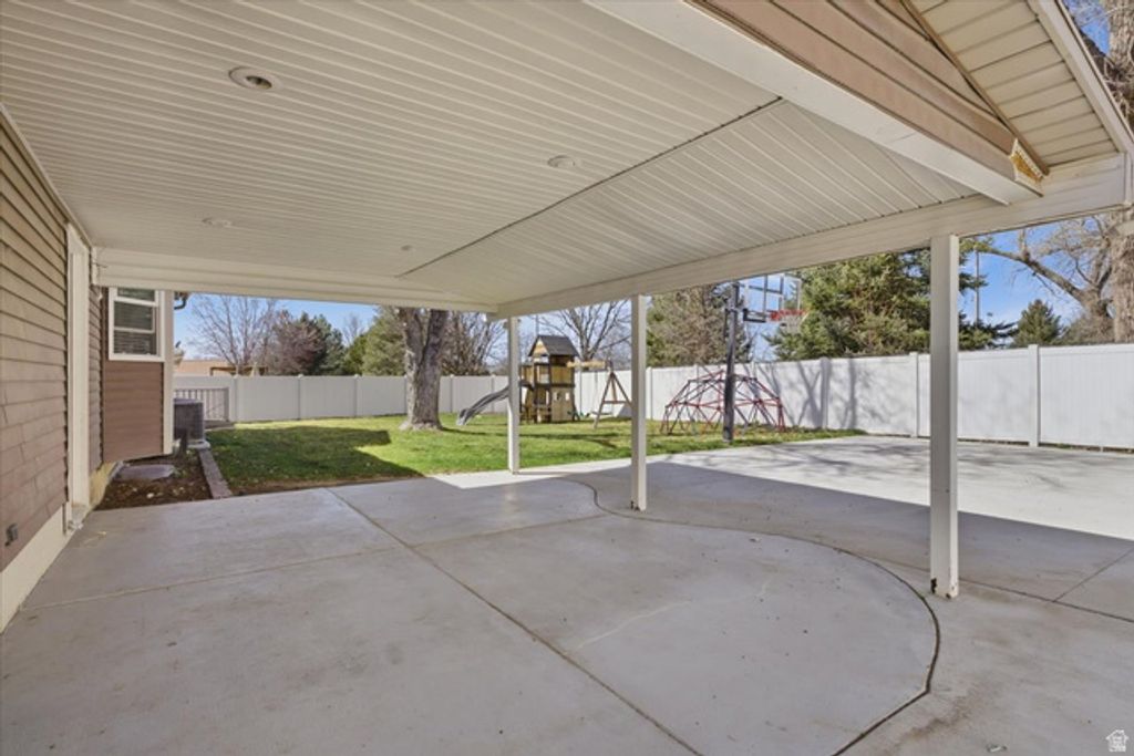 Image 26 of property listing at 639 E CALNETTE DR, Sandy, UT 84070