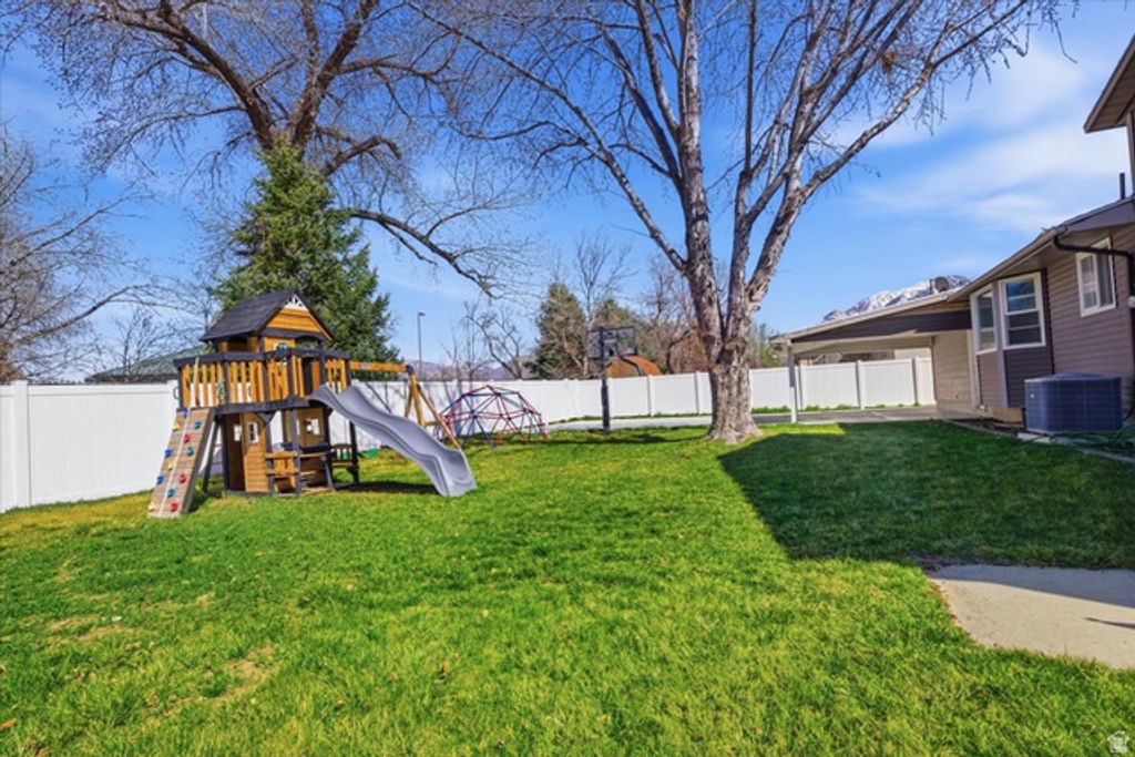 Image 30 of property listing at 639 E CALNETTE DR, Sandy, UT 84070