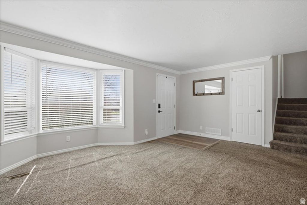 Image 5 of property listing at 639 E CALNETTE DR, Sandy, UT 84070