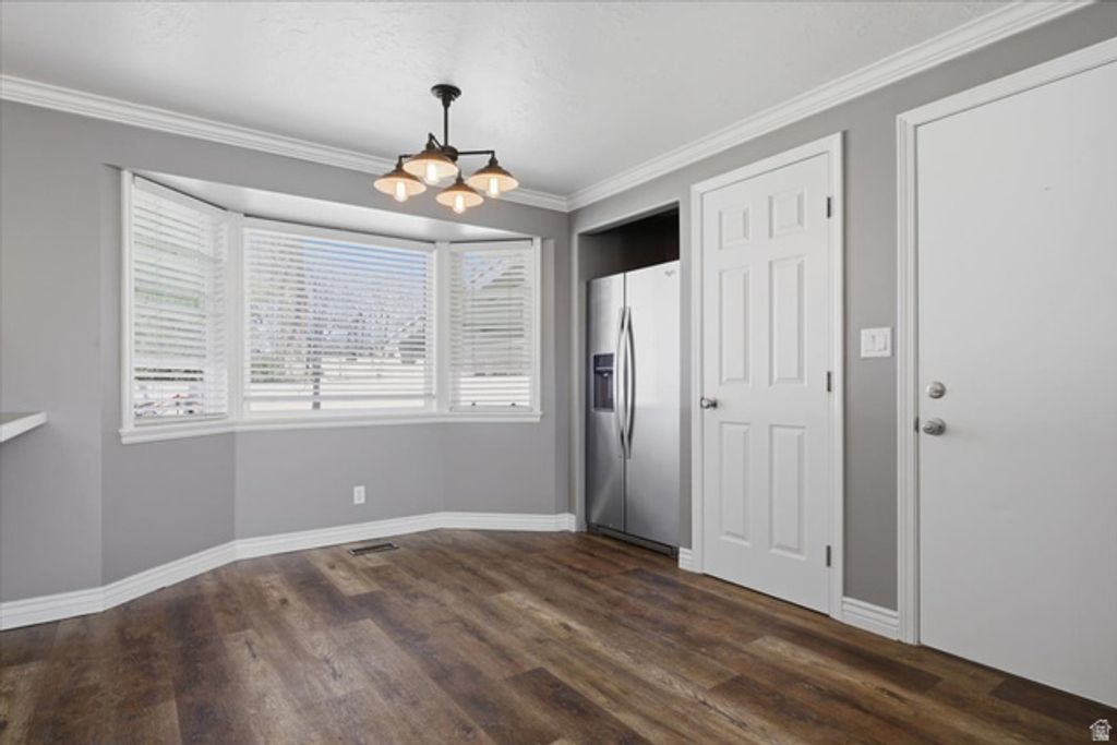 Image 7 of property listing at 639 E CALNETTE DR, Sandy, UT 84070