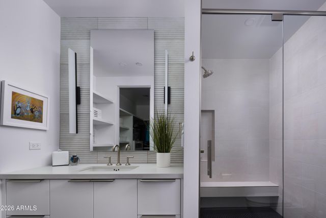 8513 N 48TH Place, Paradise Valley, AZ 85253