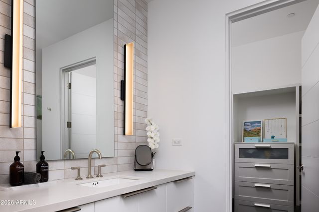 8513 N 48TH Place, Paradise Valley, AZ 85253