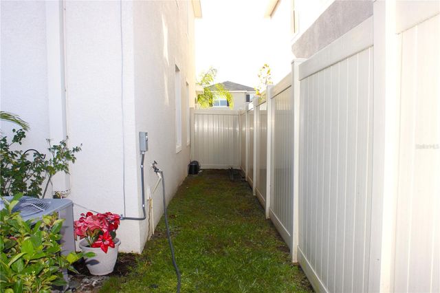 8406 HARDY BAY LOOP, Wesley Chapel, FL 33545