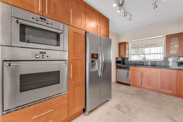 2940 NE 19th Street, Pompano Beach, FL 33062