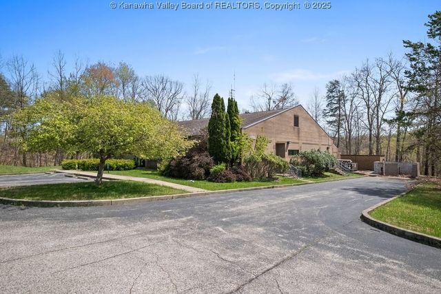 400 Parkway Road, South Charleston, WV 25309