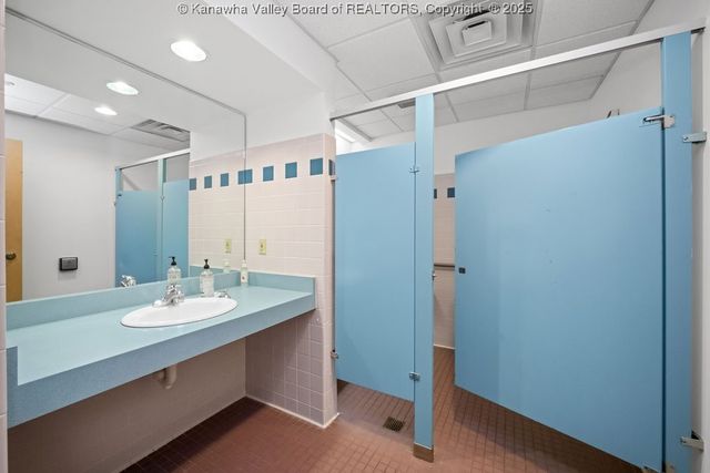 400 Parkway Road, South Charleston, WV 25309