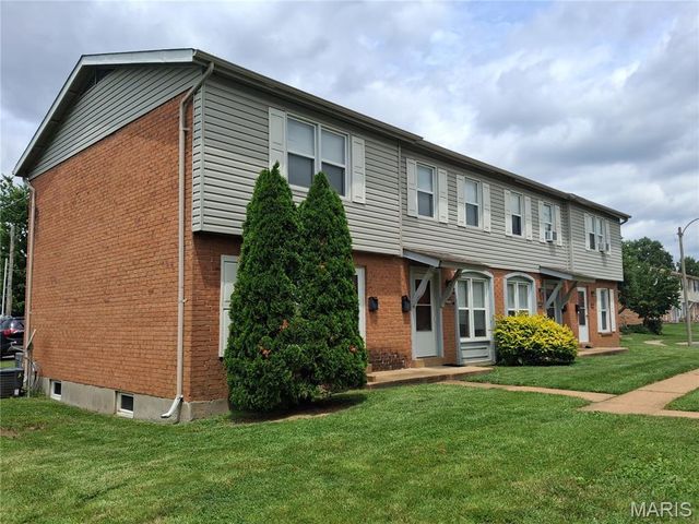 1017 Parkcrest Drive, St Charles, MO 63301