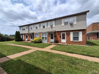 1017 Parkcrest Drive, St Charles, MO 63301