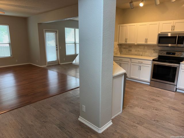 6122 Pecan Tree, San Antonio, TX 78240