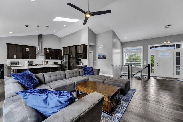 1200 Mohican TRAIL, Waukesha, WI 53189