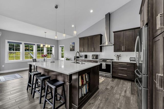 1200 Mohican TRAIL, Waukesha, WI 53189