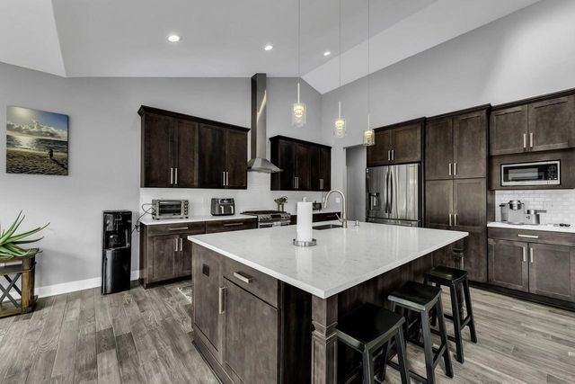 1200 Mohican TRAIL, Waukesha, WI 53189