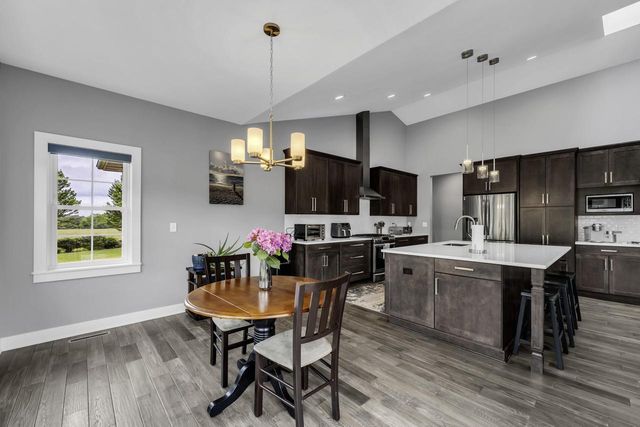 1200 Mohican TRAIL, Waukesha, WI 53189