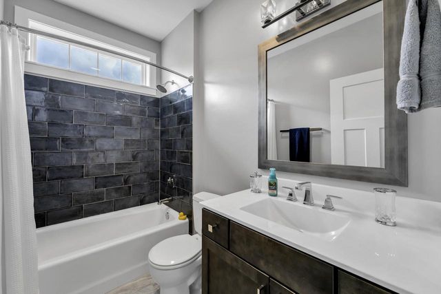 1200 Mohican TRAIL, Waukesha, WI 53189