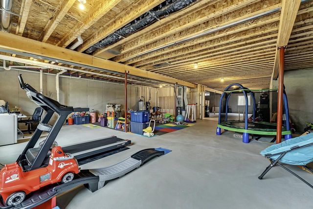 1200 Mohican TRAIL, Waukesha, WI 53189