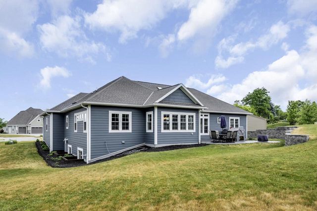 1200 Mohican TRAIL, Waukesha, WI 53189