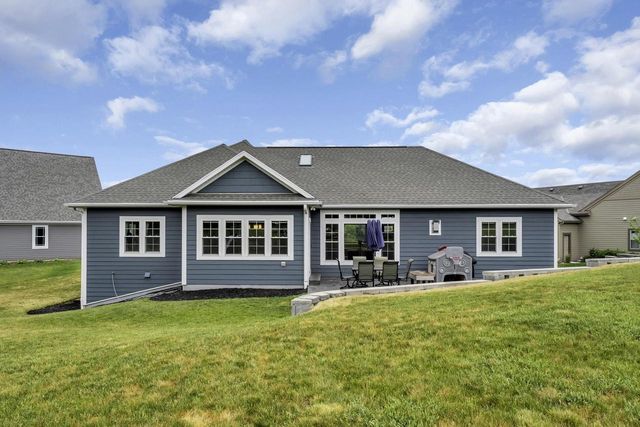 1200 Mohican TRAIL, Waukesha, WI 53189