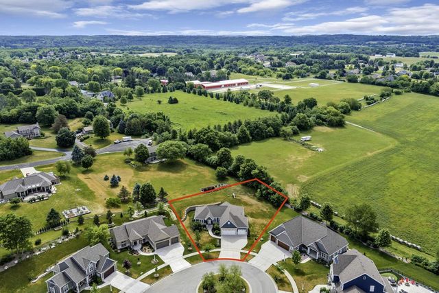 1200 Mohican TRAIL, Waukesha, WI 53189
