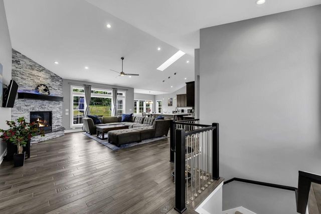 1200 Mohican TRAIL, Waukesha, WI 53189