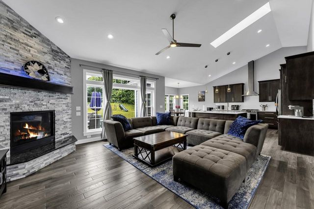 1200 Mohican TRAIL, Waukesha, WI 53189