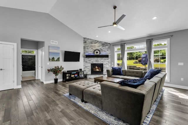 1200 Mohican TRAIL, Waukesha, WI 53189